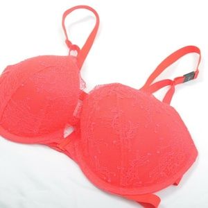 VICTORIA'S SECRET VERY SEXY PUSH-UP PIGEONNANT BRA